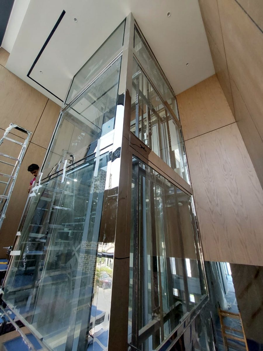 Panoramic lift with mirror finish